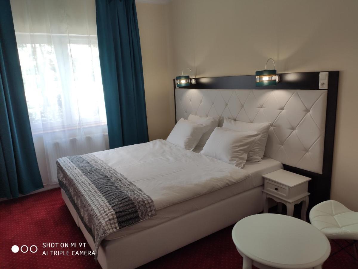 Hotel I Restauracja Admiral Legnica Luaran gambar